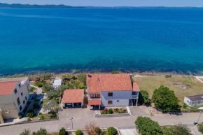 Отель Family friendly seaside apartments Kozino, Zadar - 5756  Петркане